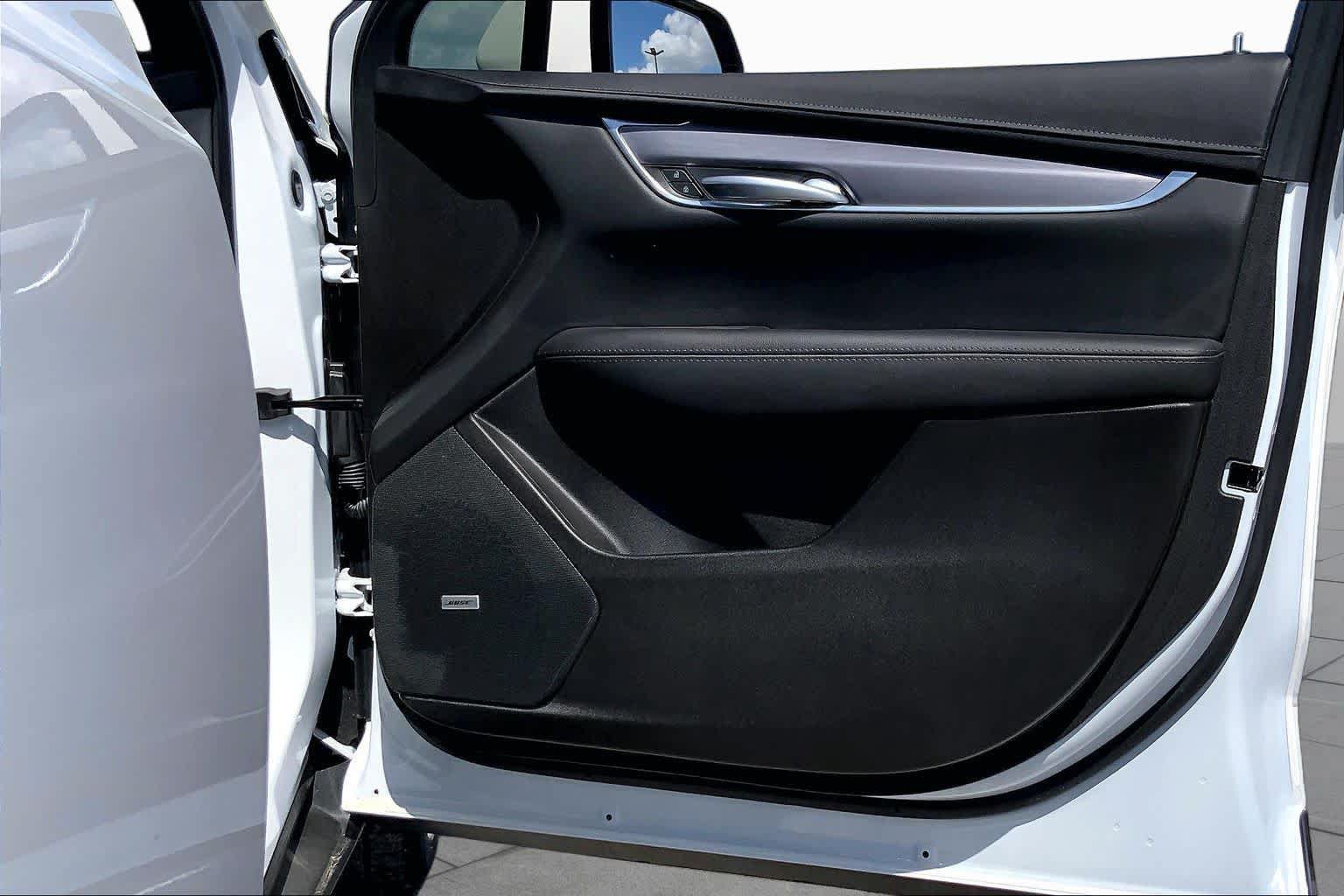 Used 2025 Cadillac XT5 Luxury w/ LPO, Floor Liner Package FWD image 22