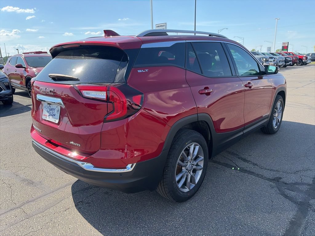 Used 2024 GMC Terrain SLT AWD/4WD image 5