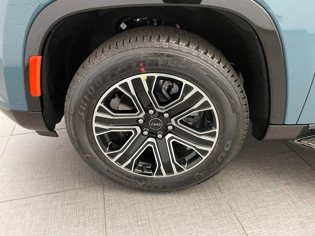 New 2026 Jeep Grand Wagoneer L 2WD image 10
