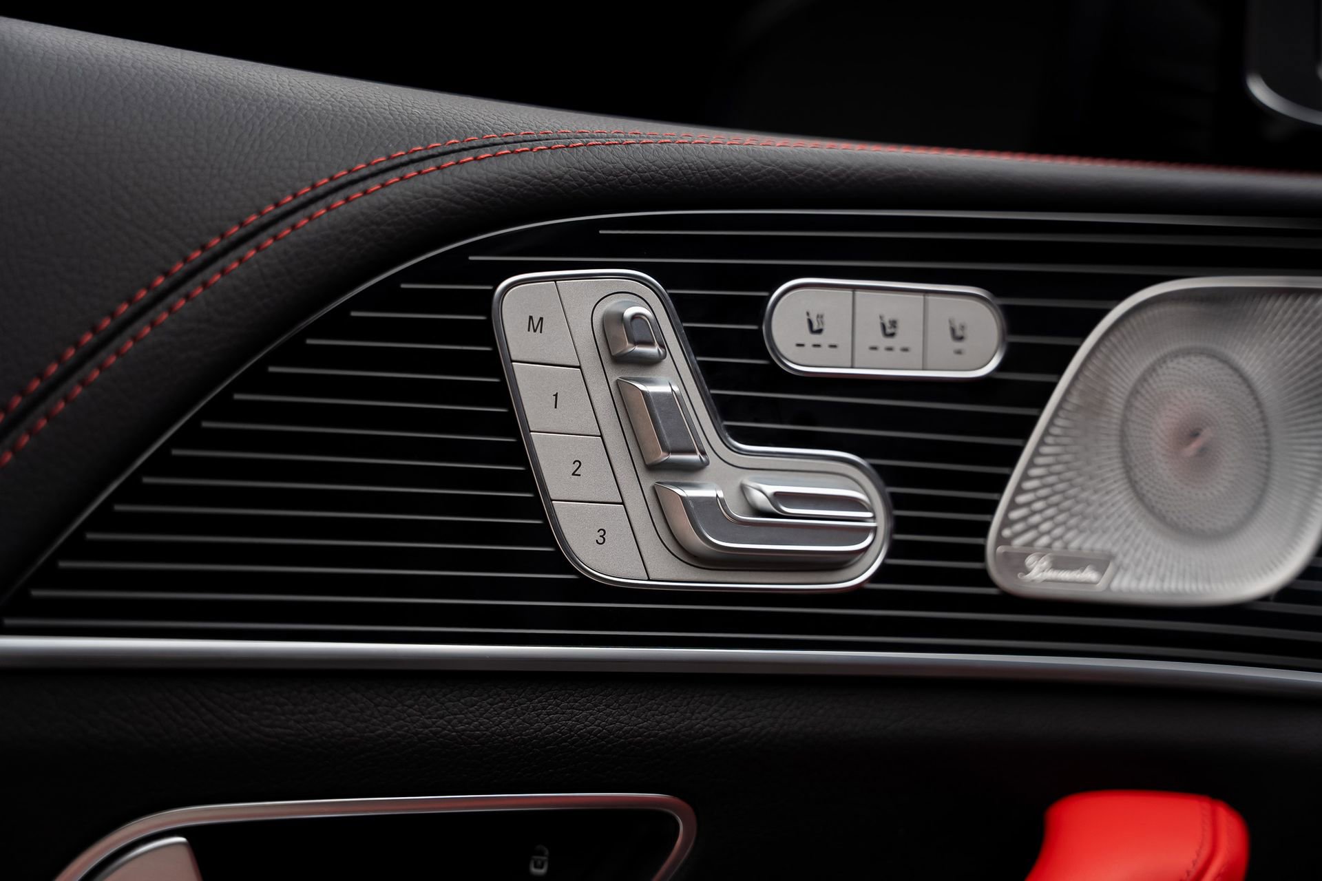 Used 2025 Mercedes-Benz GLE 53 AMG 4MATIC Coupe w/ AMG Night Package image 63