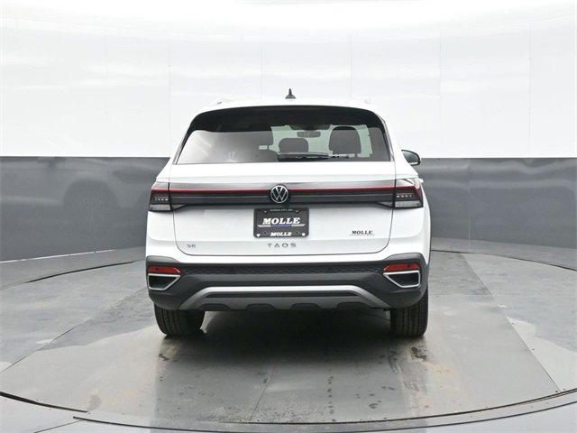 Certified 2025 Volkswagen Taos SE image 6