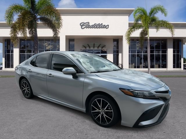 Used 2024 Toyota Camry SE video 2