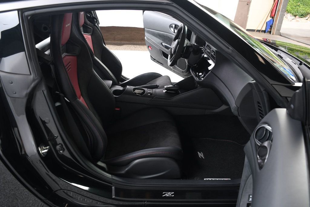 Used 2025 Nissan Z NISMO w/ Floor Mat Package RWD image 29