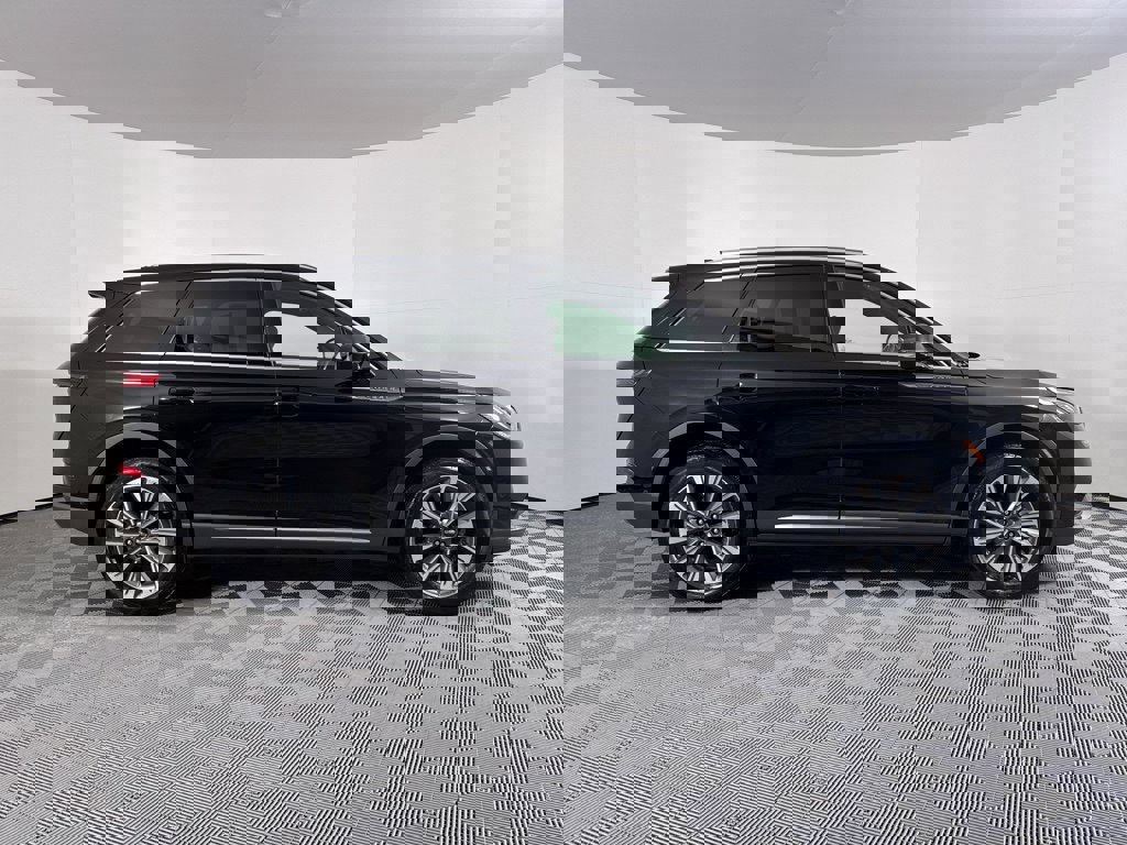 Used 2022 Lincoln Corsair Reserve w/ Equipment Group 201A image 15