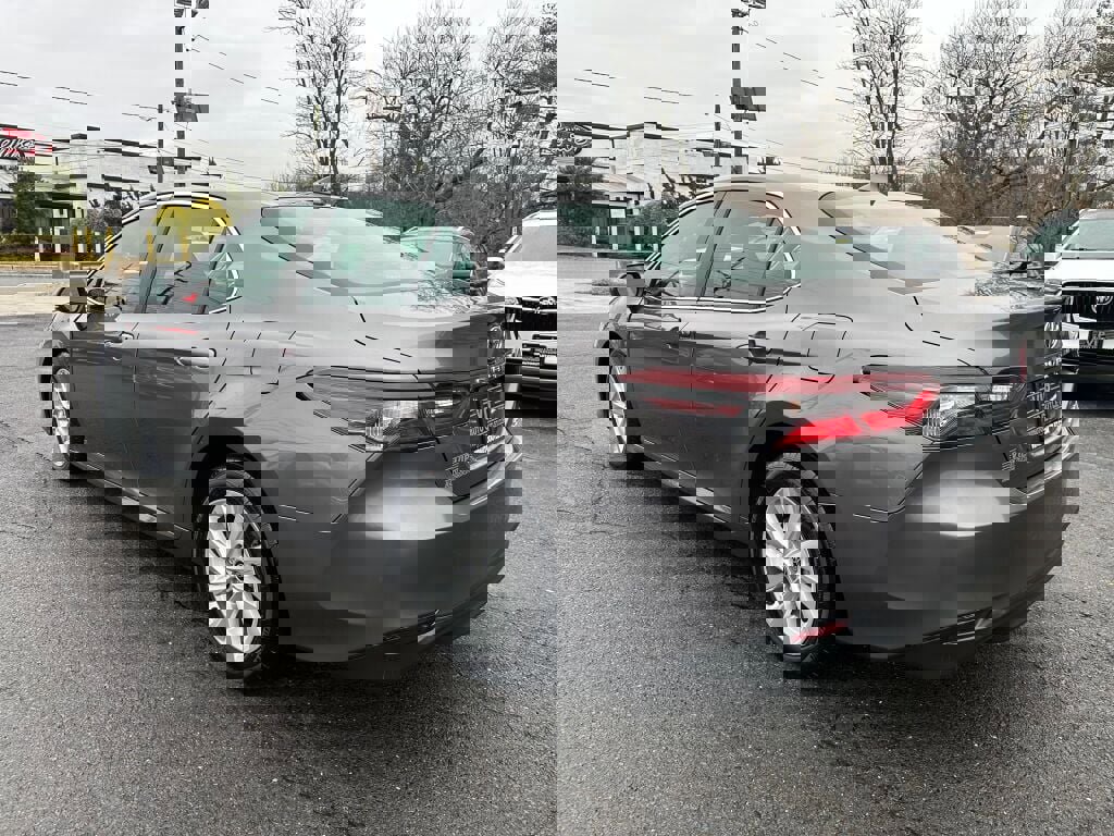 Used 2023 Toyota Camry LE image 5