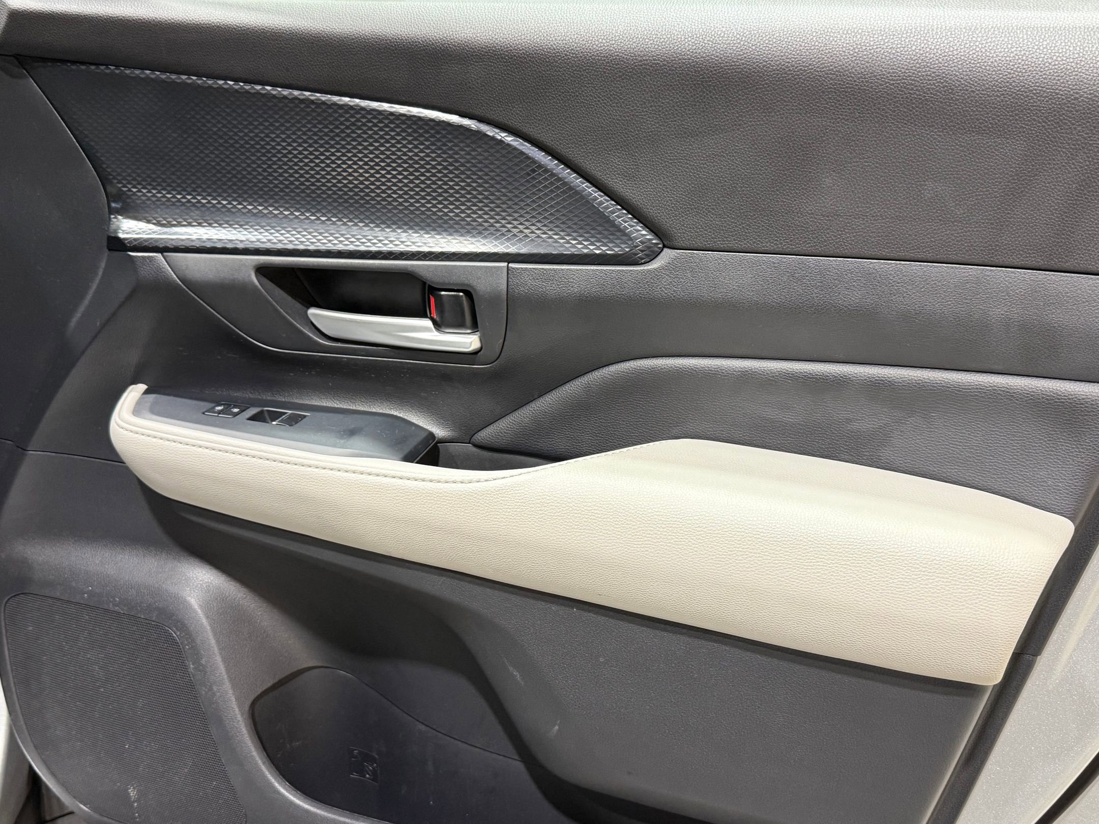 Used 2024 Toyota Grand Highlander AWD Hybrid image 45