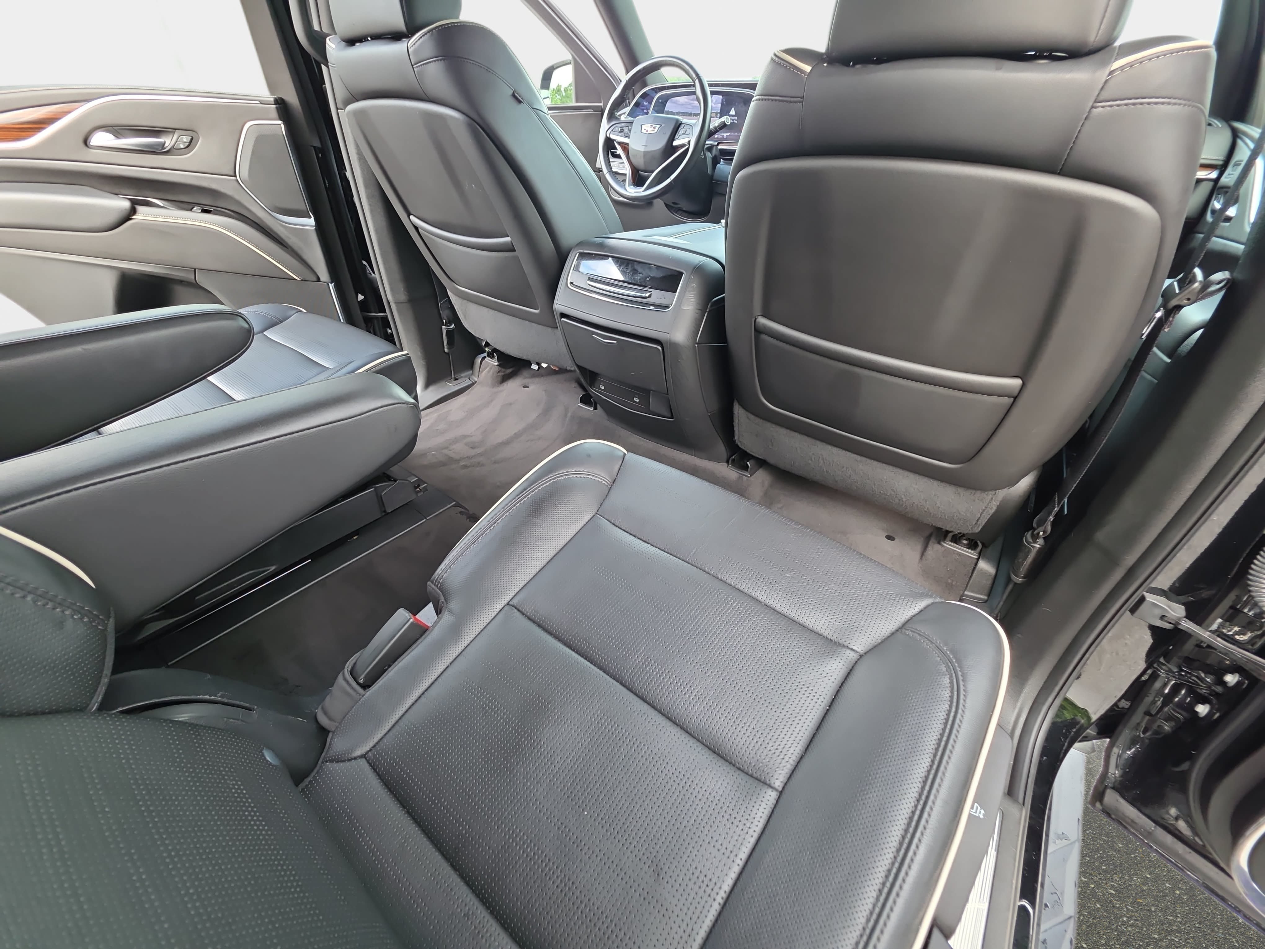 Used 2022 Cadillac Escalade Premium Luxury w/ LPO, Radiant Package AWD/4WD image 11
