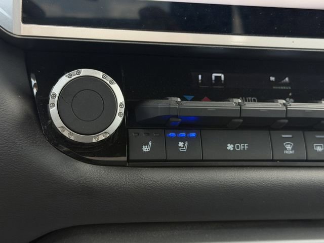 Used 2025 Toyota Tundra Platinum image 23
