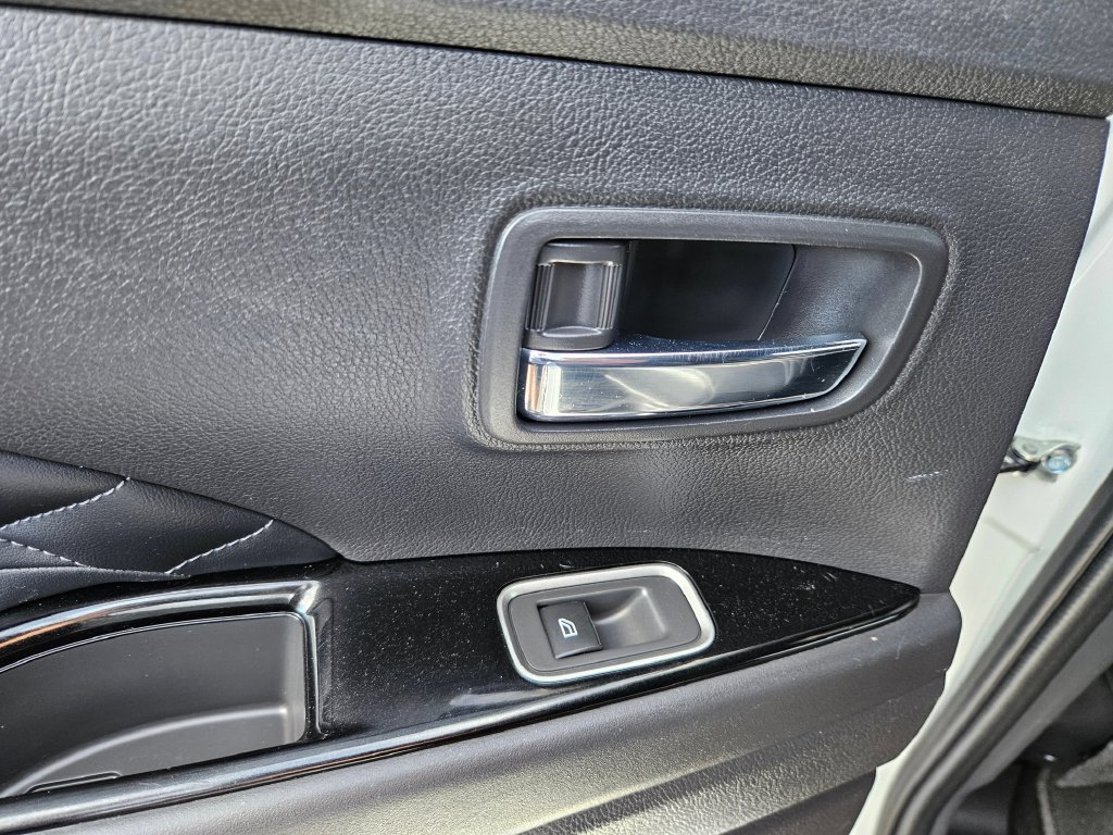 Used 2021 Mitsubishi Outlander 4WD Plug-In Hybrid image 15