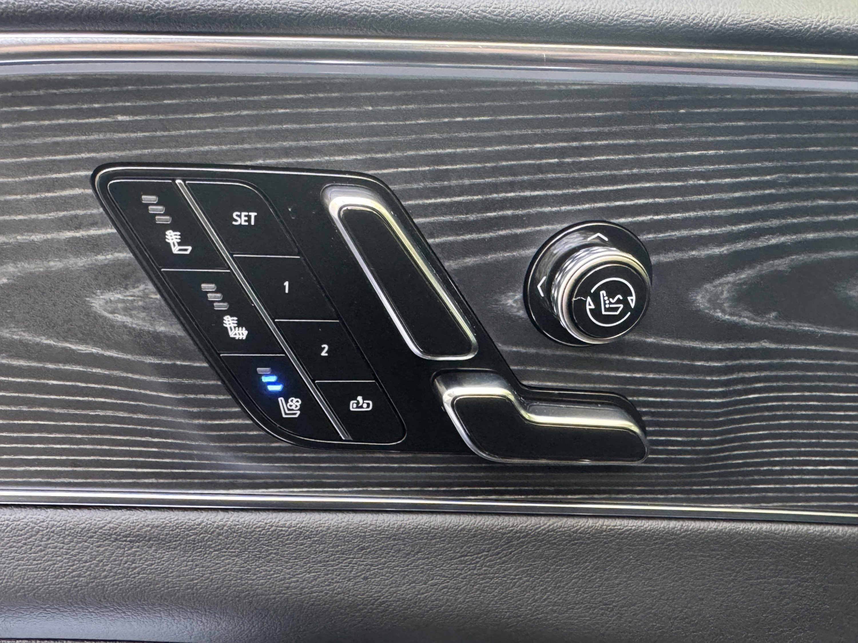 Used 2024 Cadillac Lyriq Luxury w/ LPO, Floor Liner Package image 30