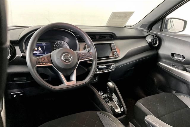 Used 2020 Nissan Kicks SV FWD image 3
