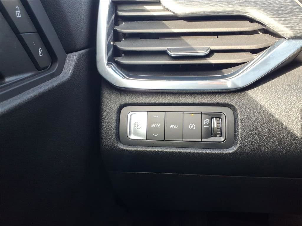 Used 2025 GMC Acadia Elevation image 15