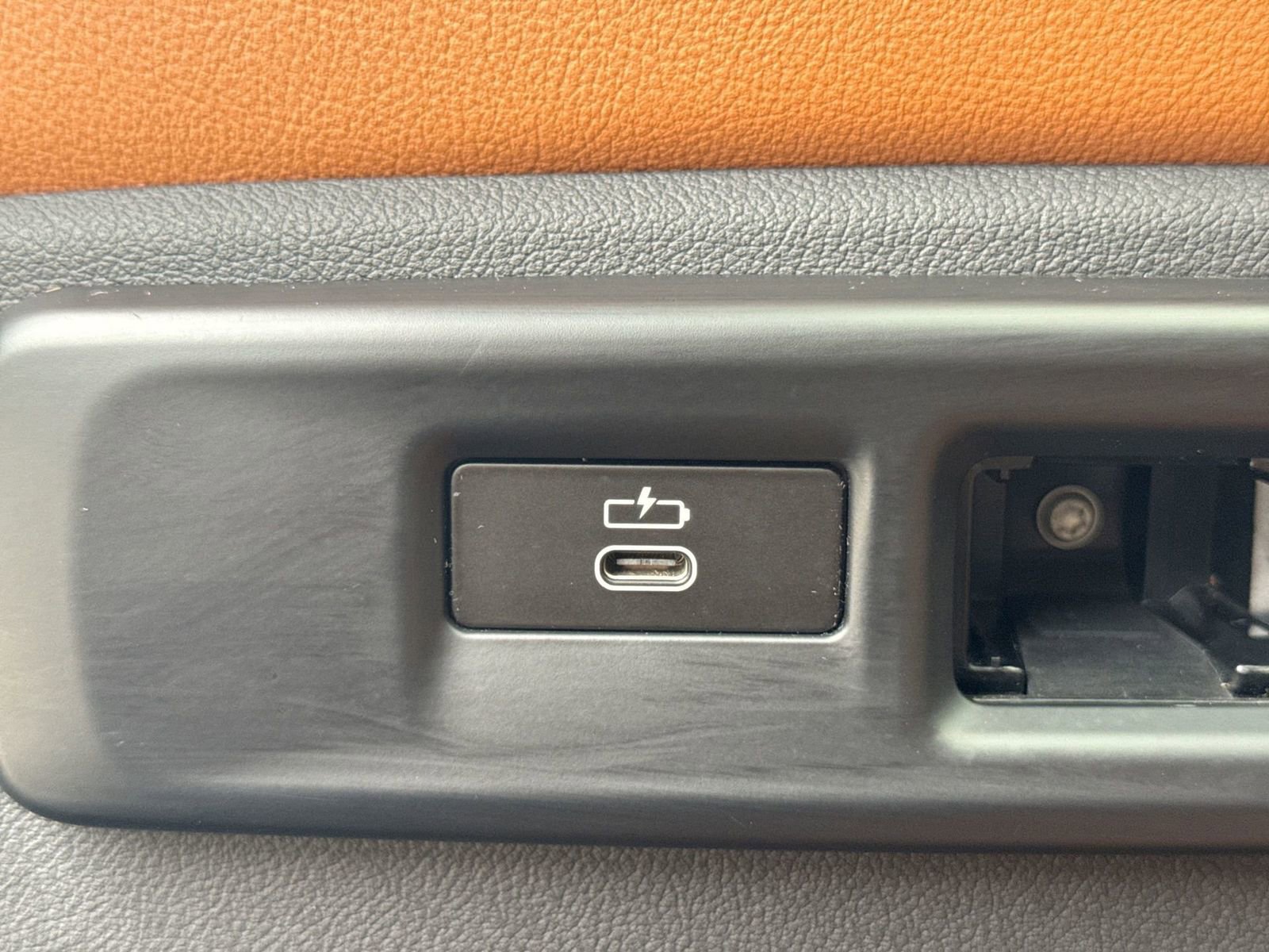 Used 2019 BMW X5 xDrive50i w/ M Sport Package image 37