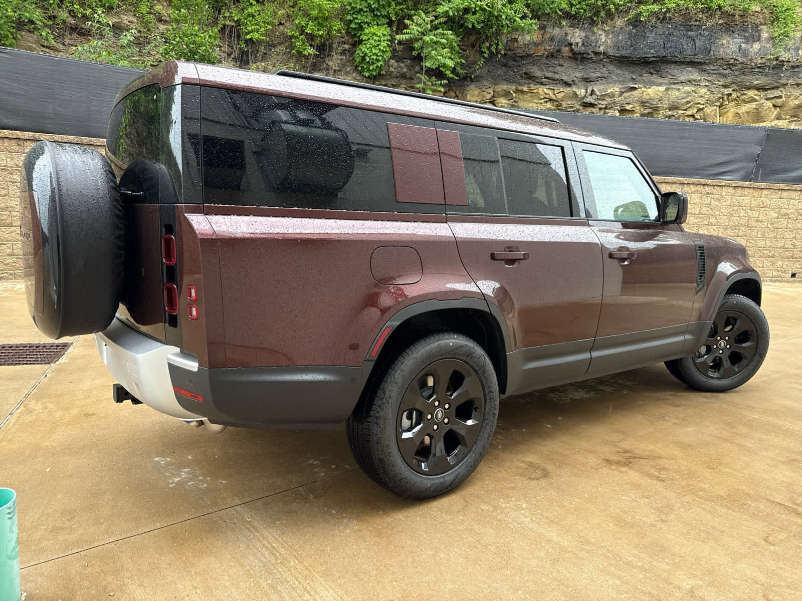 Used 2025 Land Rover Defender 130 S image 3