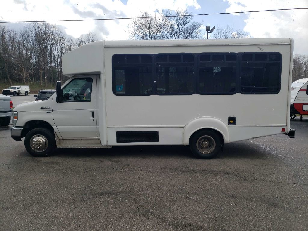Used 2015 Ford E-350 and Econoline 350 Super Duty image 4