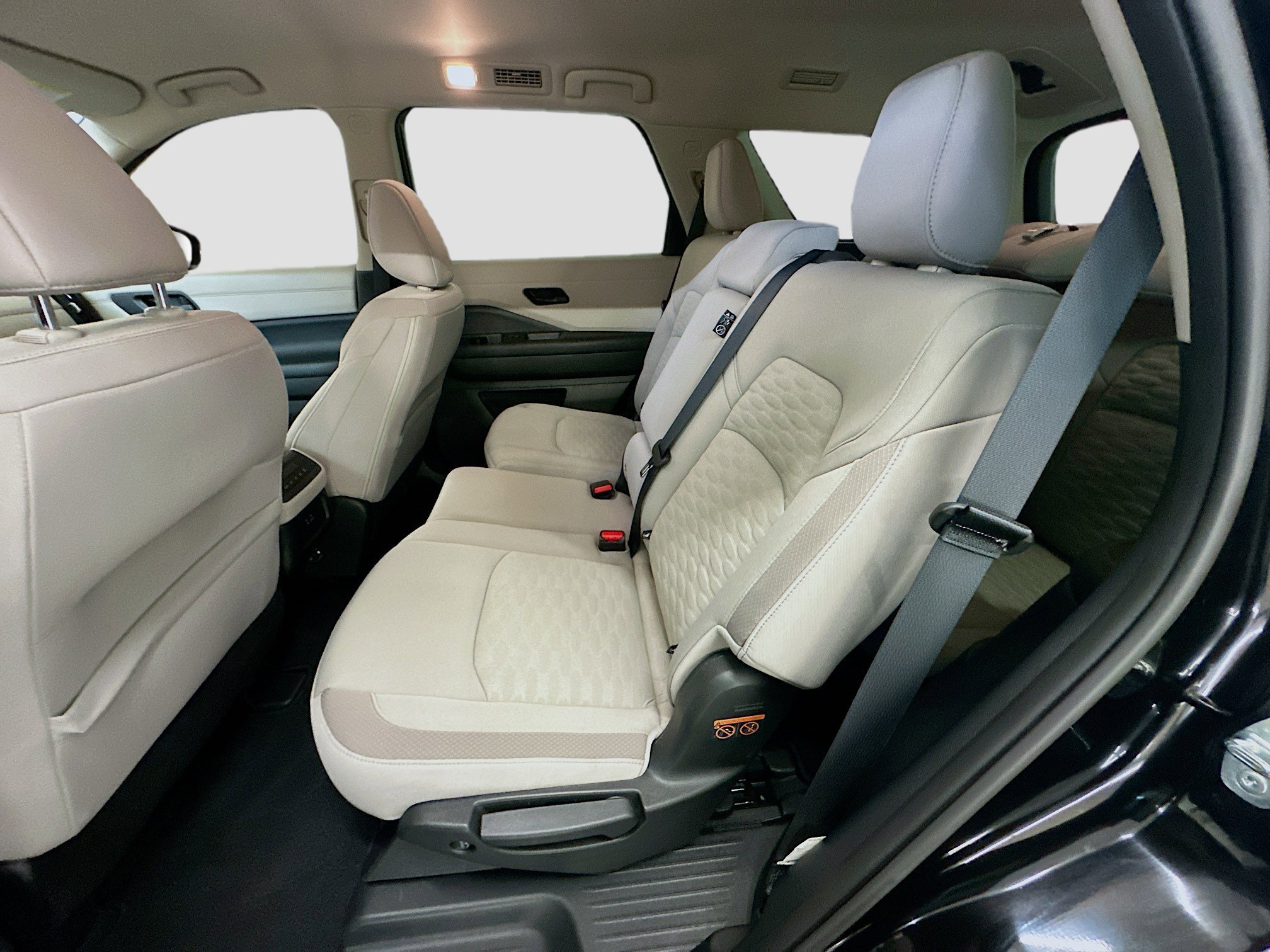 Used 2023 Nissan Pathfinder SV image 29