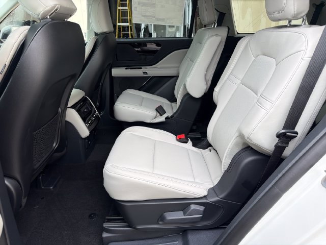 New 2027 Lincoln Aviator AWD image 15