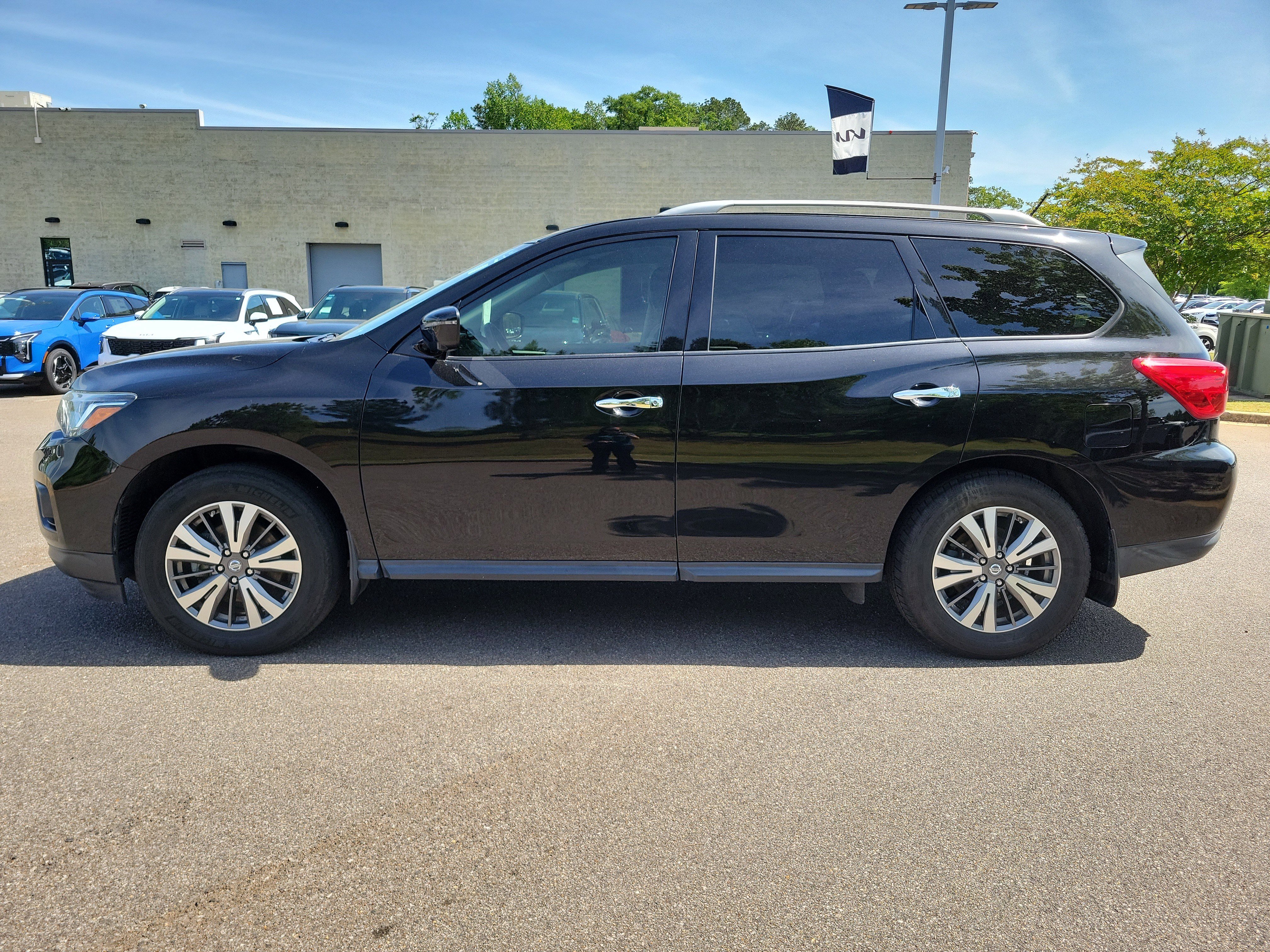 Used 2018 Nissan Pathfinder SL FWD image 24