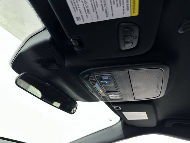 Used 2025 Ford Explorer ST-Line w/ ST-Line Street Pack AWD/4WD image 19