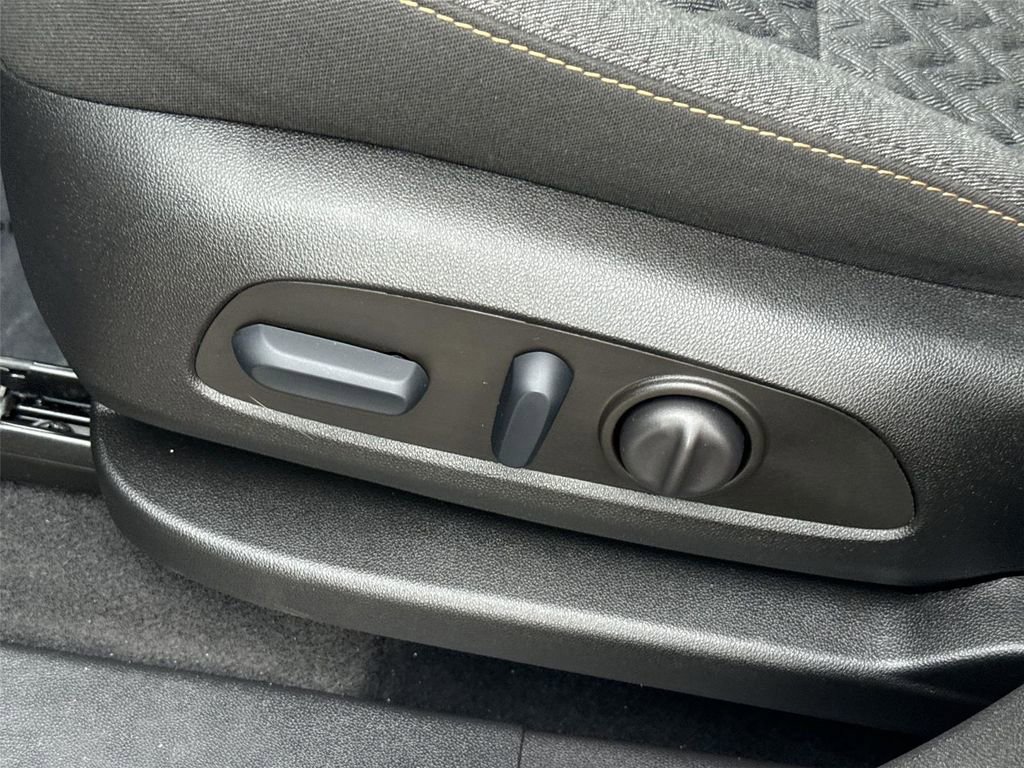 Used 2023 Chevrolet Equinox LT image 32