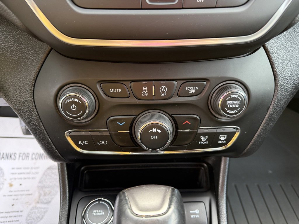 Used 2022 Jeep Cherokee Latitude w/ Trailer Tow Group image 23