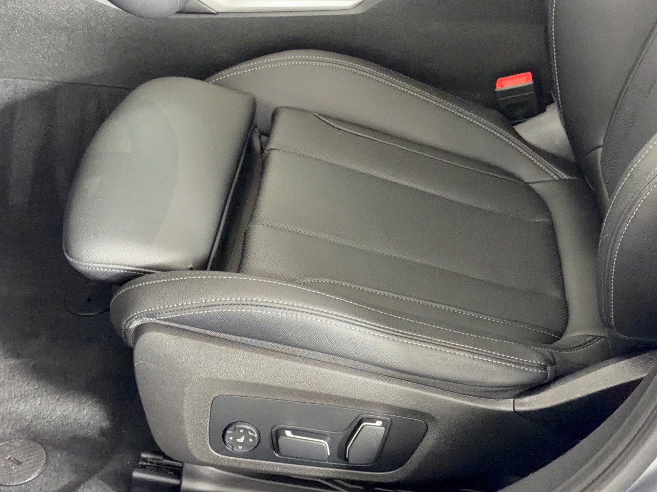 Used 2024 BMW 330i Sedan w/ Convenience Package RWD image 16