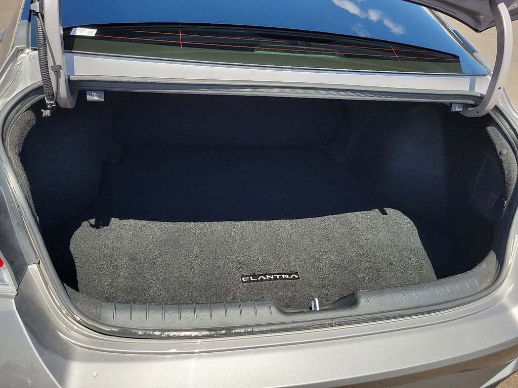 Used 2023 Hyundai Elantra SEL w/ Convenience Package image 9