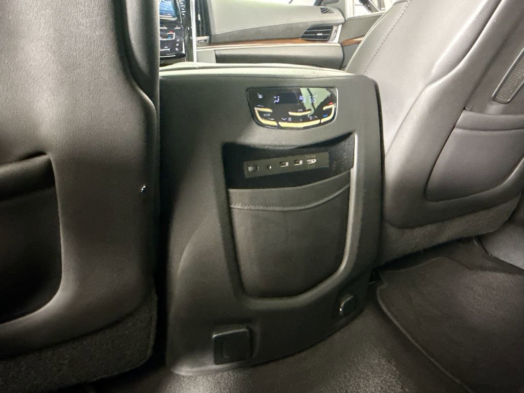Used 2019 Cadillac Escalade Luxury image 16