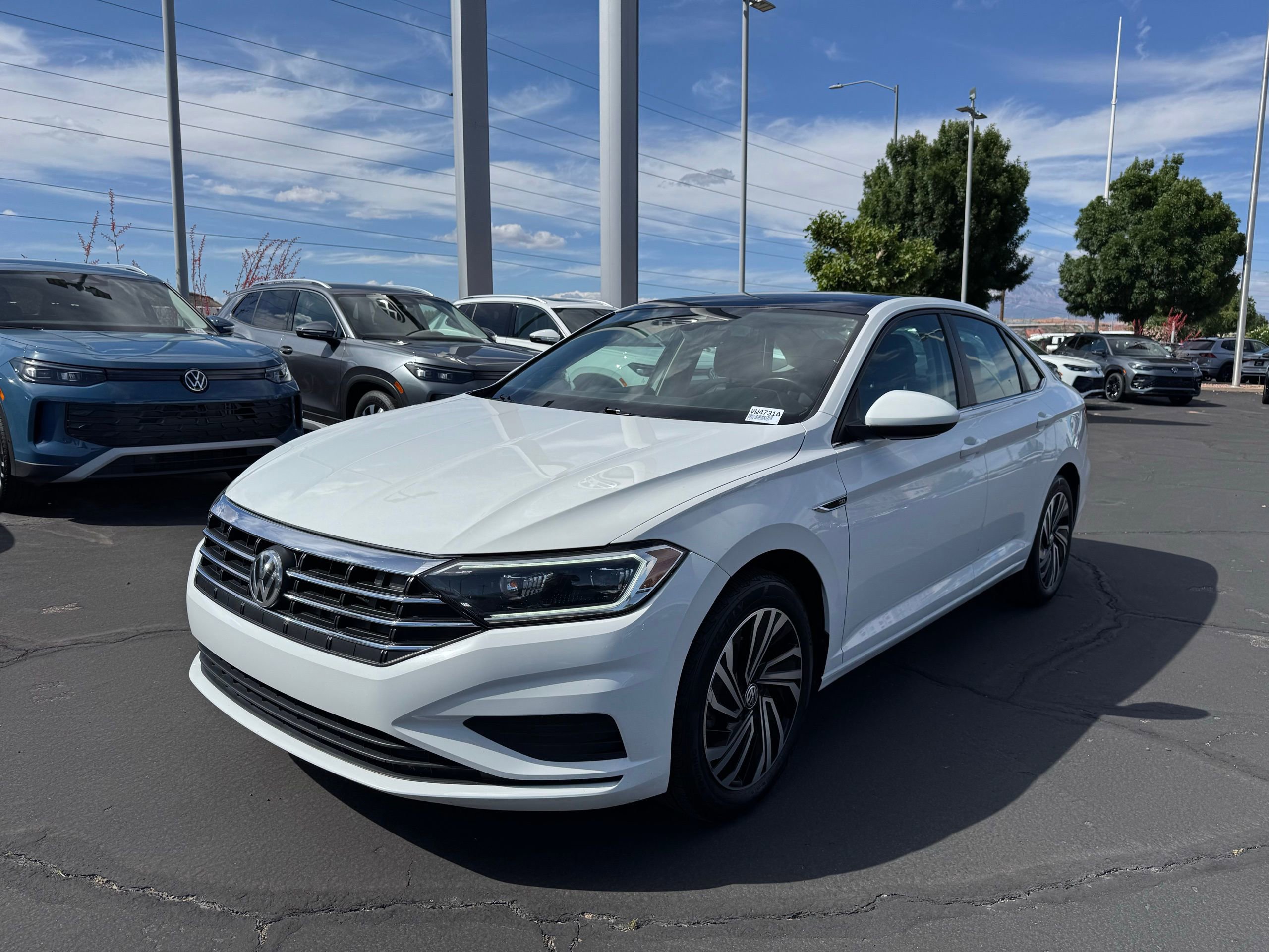 Used 2020 Volkswagen Jetta SEL FWD image 2