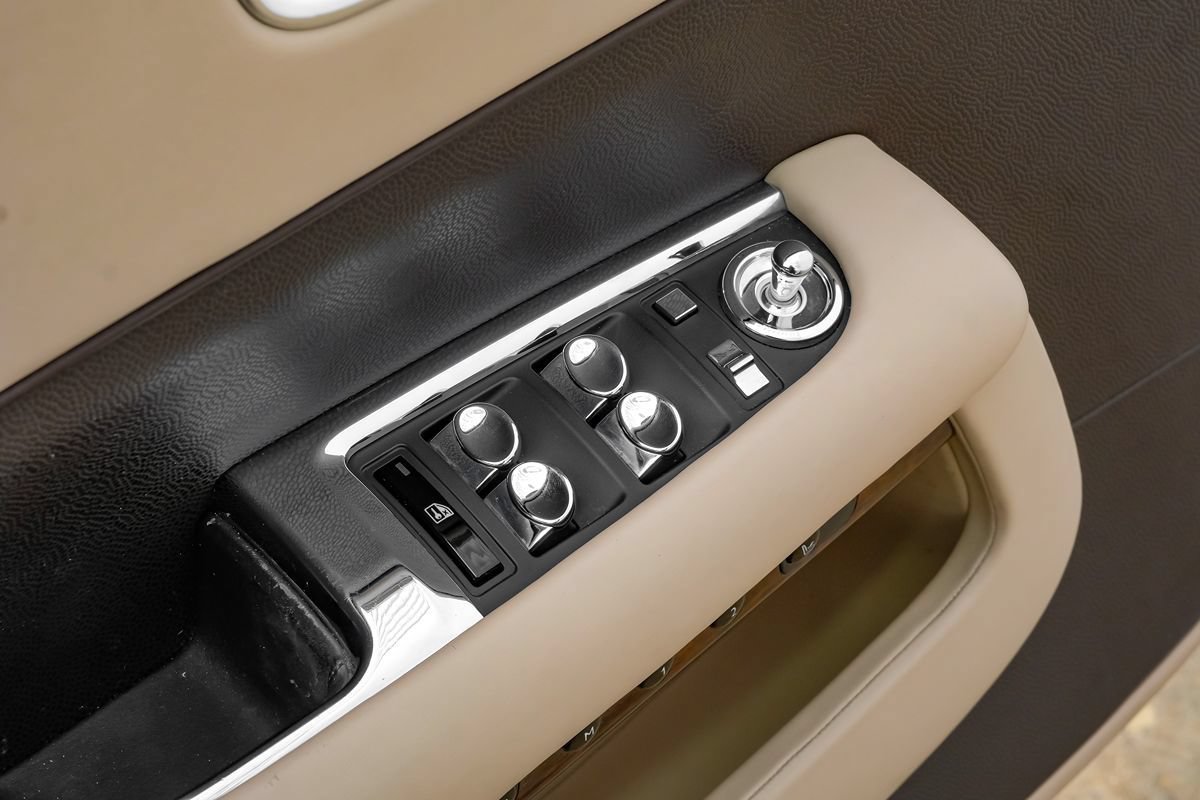 Used 2016 Rolls-Royce Wraith RWD image 31