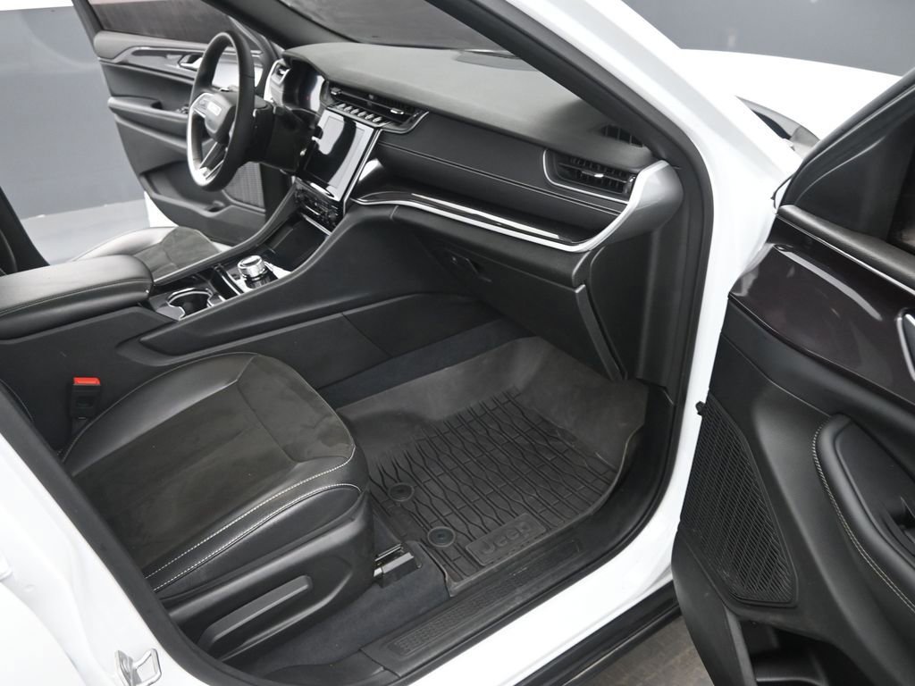 Used 2023 Jeep Grand Cherokee L Altitude image 19