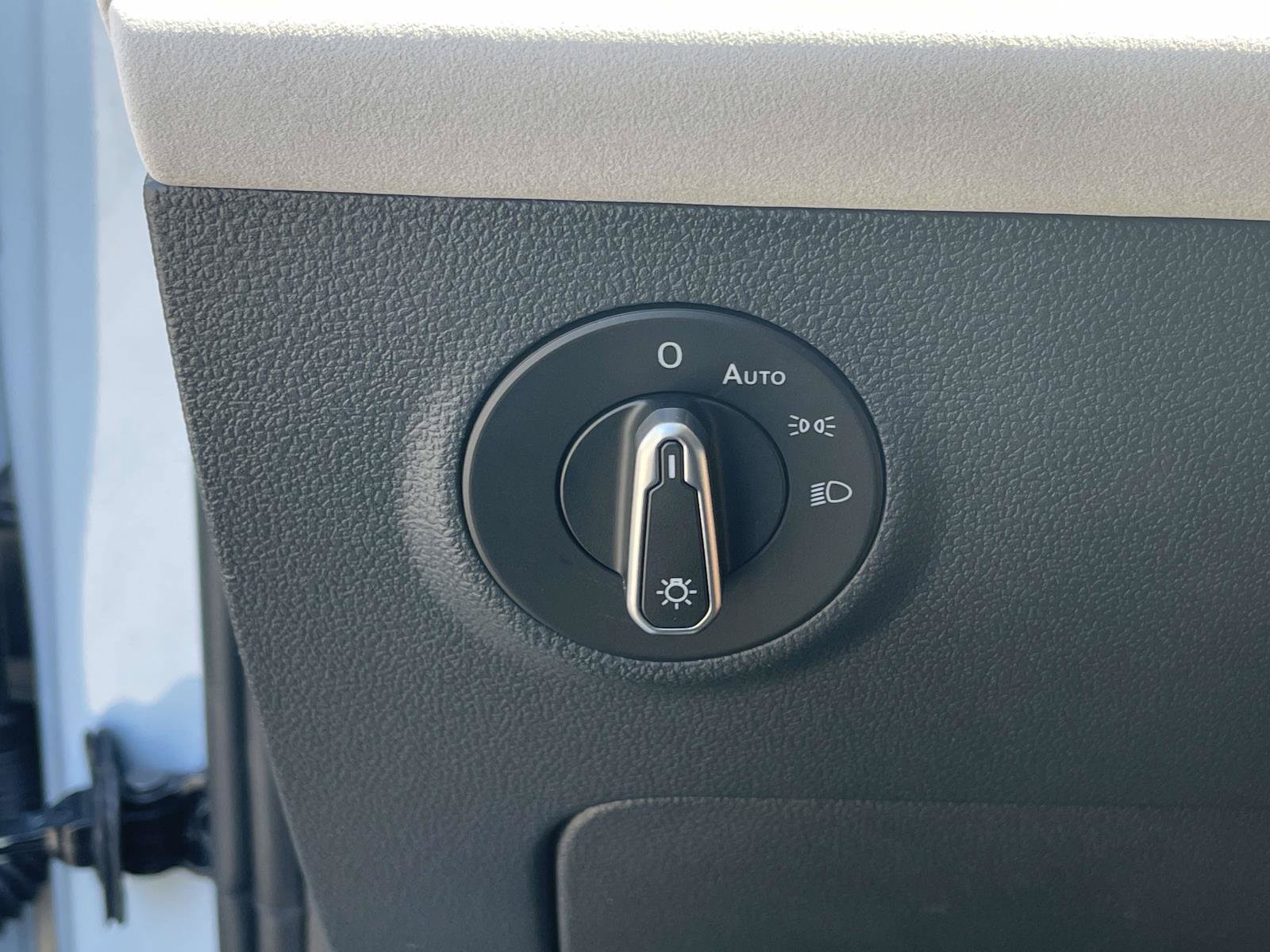 New 2026 Volkswagen Taos SE FWD image 15