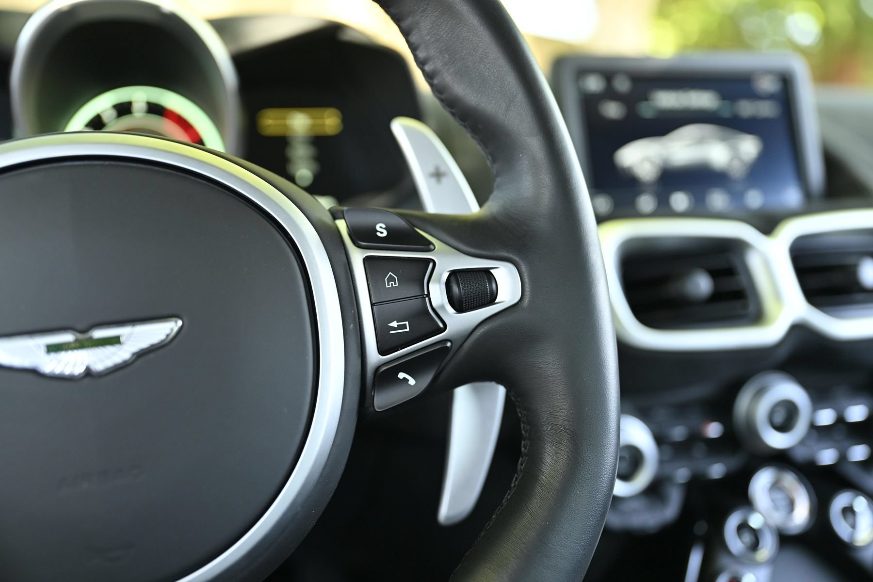 Used 2020 Aston Martin V8 Vantage Coupe RWD image 38