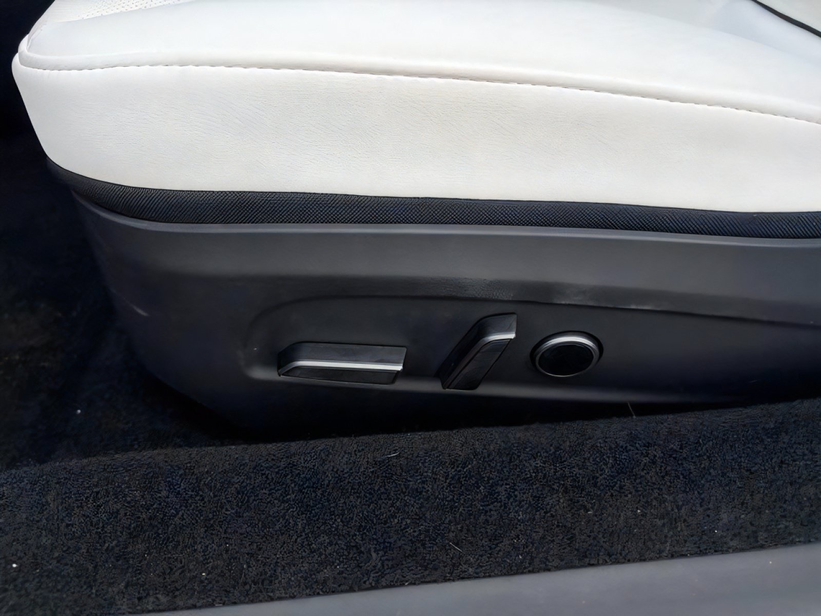 Used 2025 Tesla Model 3 Long Range AWD/4WD image 13
