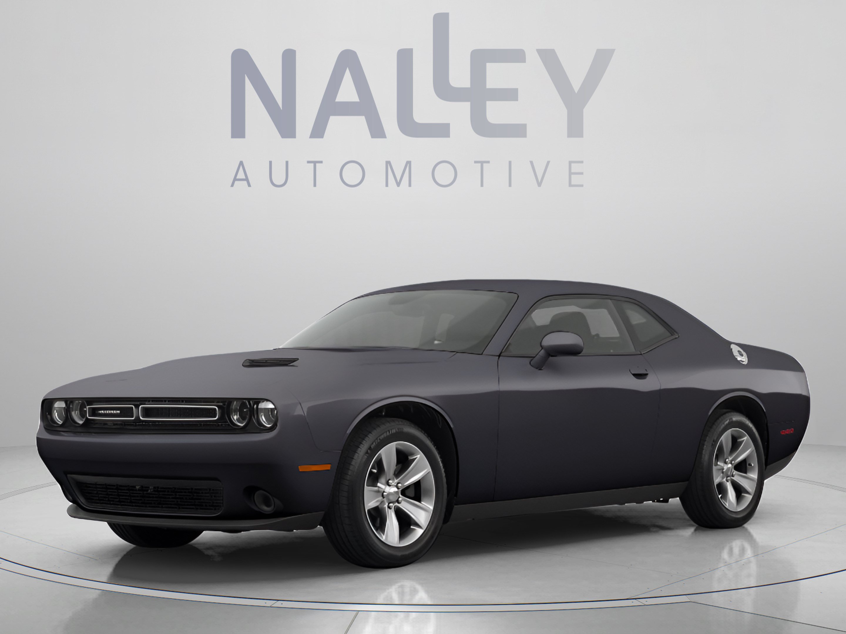 Used 2016 Dodge Challenger SXT RWD image 1