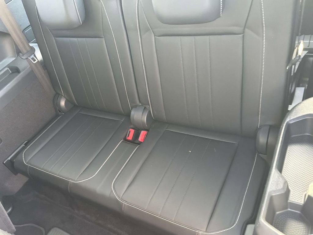 Used 2023 Volkswagen Tiguan SE R-Line image 31