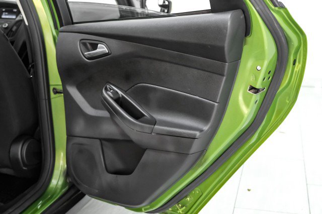 Used 2018 Ford Focus SE w/ SE Appearance Package image 42