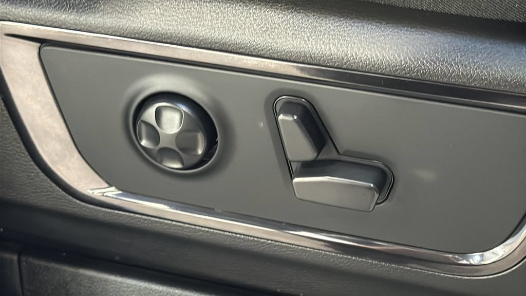 Used 2024 RAM 1500 Limited AWD/4WD image 9
