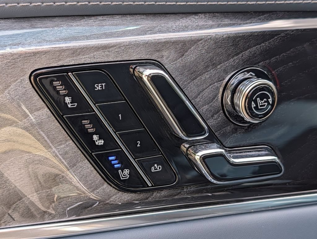 Used 2025 Cadillac Escalade IQ Luxury 2 w/ LPO, Premium Carpet Package AWD/4WD image 37