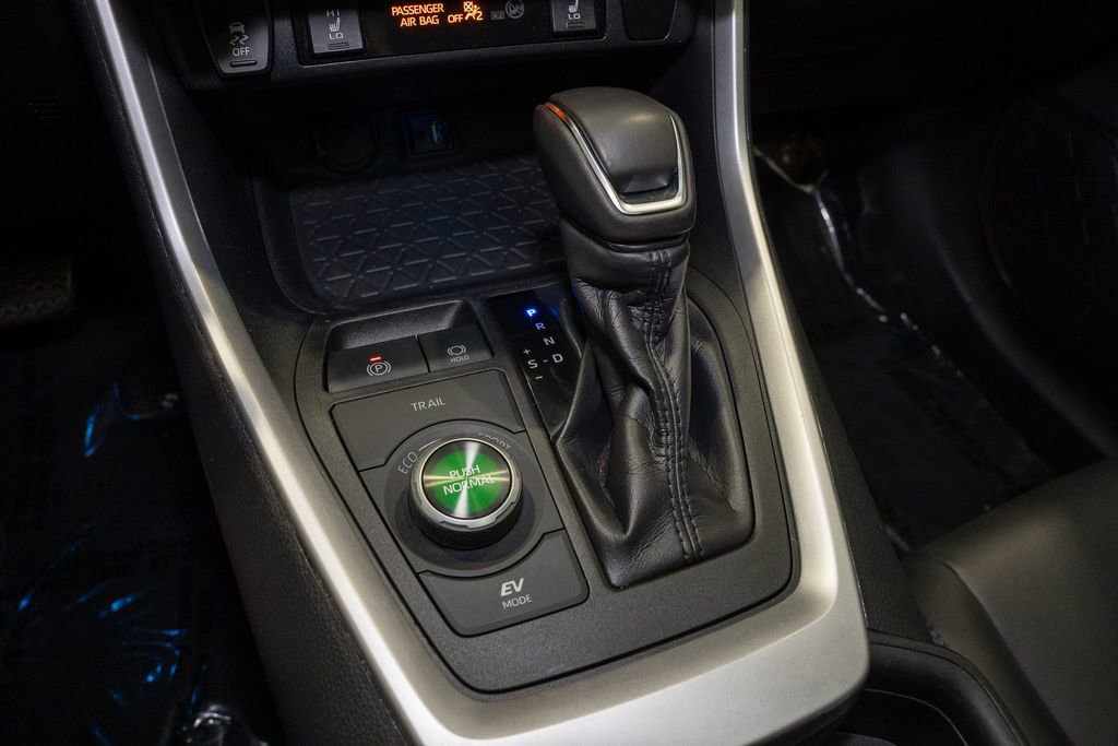 Used 2019 Toyota RAV4 XSE w/ XSE Weather Package image 18