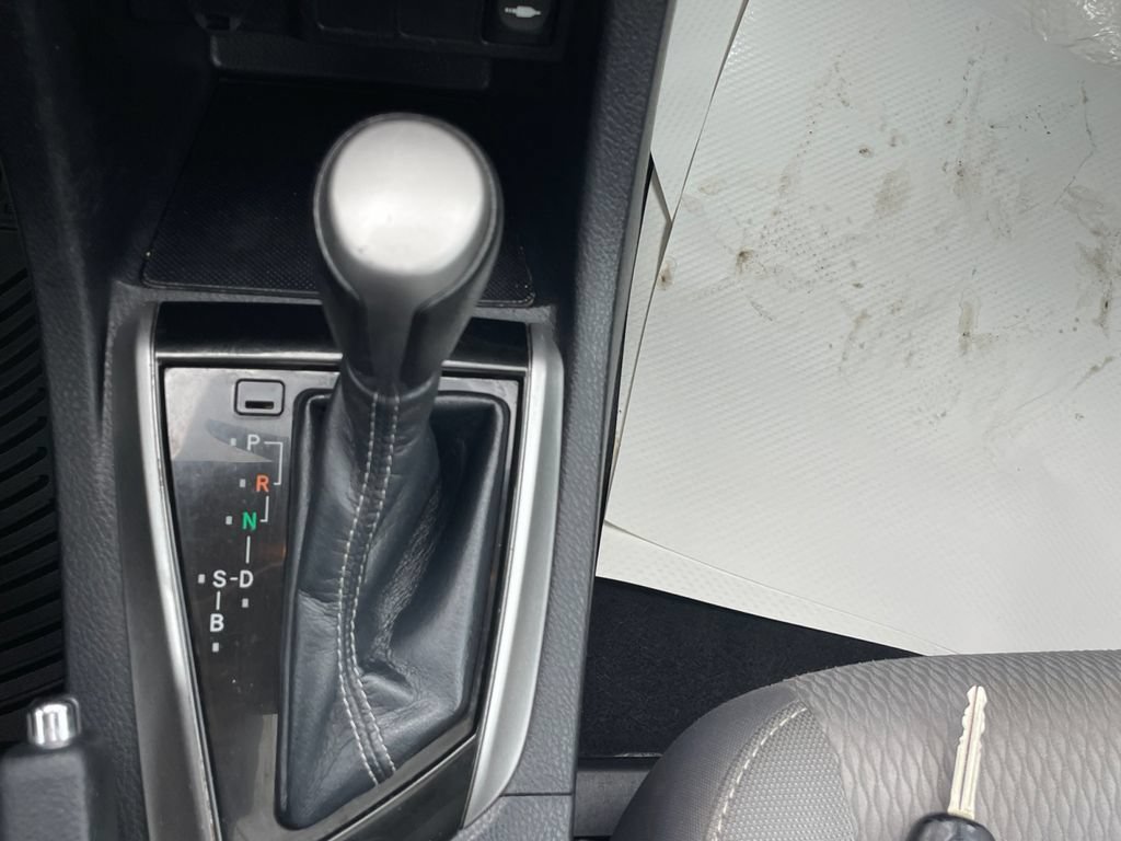 Used 2015 Toyota Corolla LE FWD image 31
