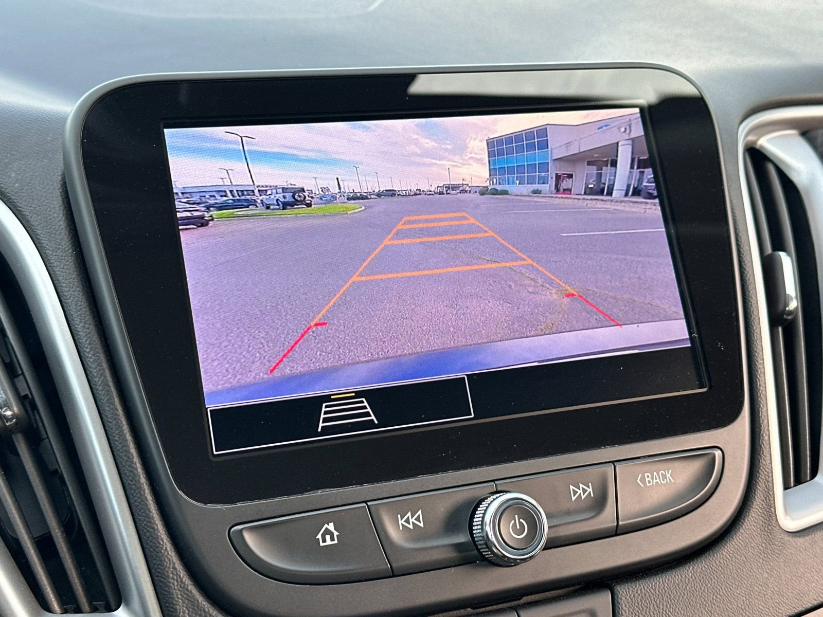 Used 2023 Chevrolet Malibu LT FWD image 17