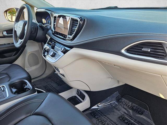 Used 2023 Chrysler Pacifica Touring-L w/ Uconnect Theater Family Group AWD/4WD image 24
