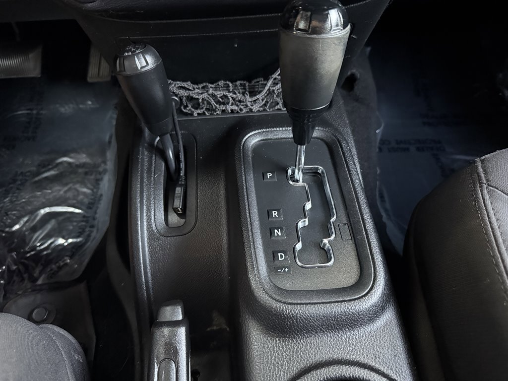 Used 2015 Jeep Wrangler Unlimited Sport image 19