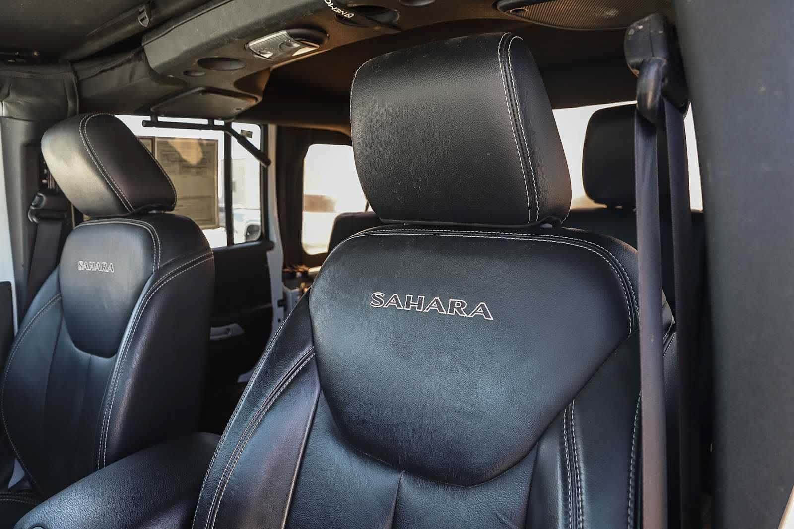 Used 2017 Jeep Wrangler Unlimited Sahara w/ Connectivity Group AWD/4WD image 13
