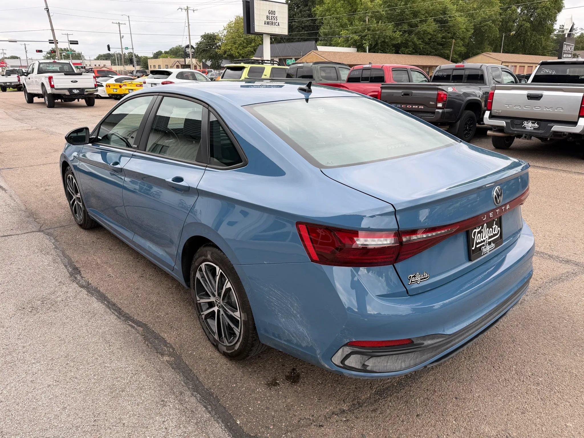 Used 2026 Volkswagen Jetta Sport FWD image 5