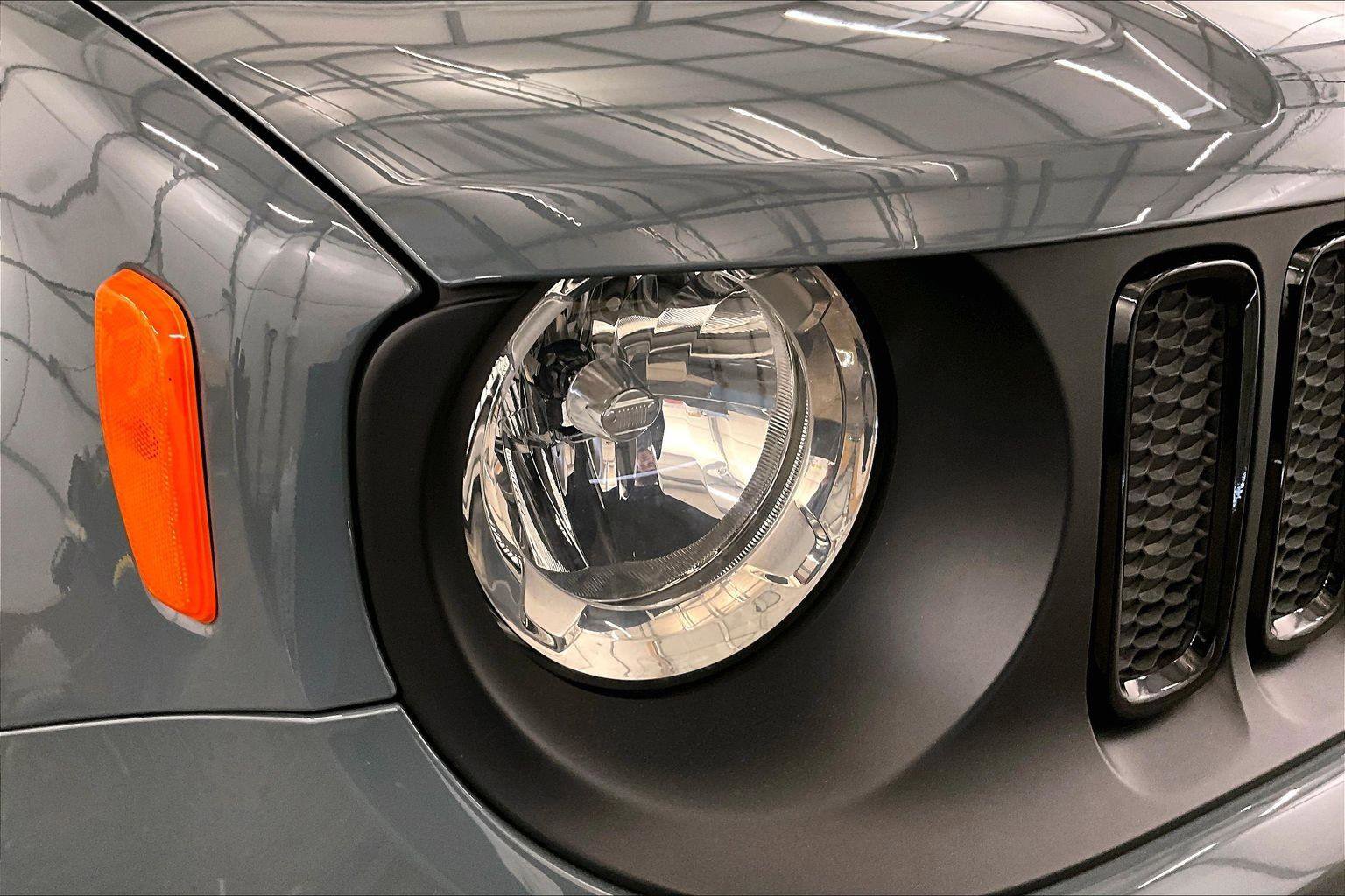 Used 2018 Jeep Renegade Altitude image 27