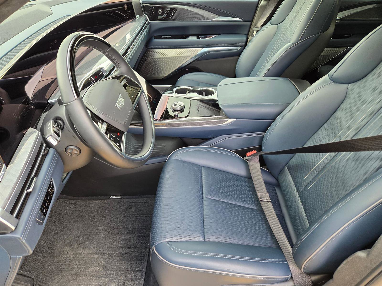 Certified 2025 Cadillac Escalade IQ Luxury 2 w/ LPO, Premium Carpet Package AWD/4WD image 11