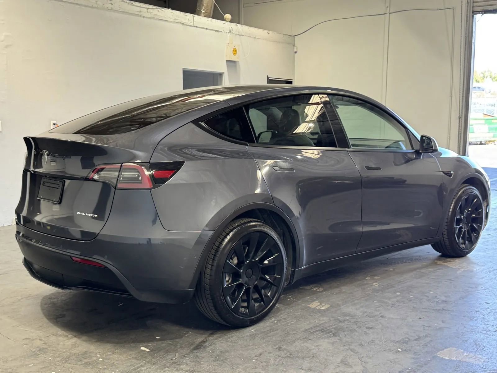 Used 2021 Tesla Model Y Long Range image 4