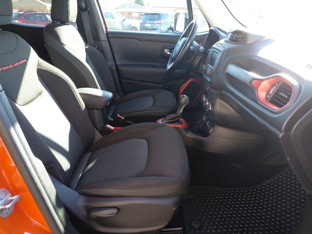 Used 2016 Jeep Renegade Trailhawk w/ Cold Weather Group AWD/4WD image 13